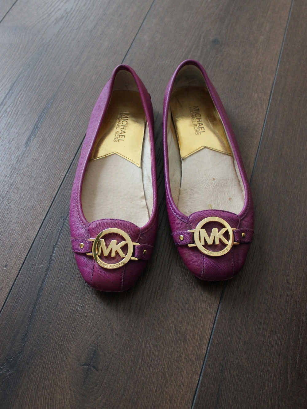Michael Kors Women's Pink Ballet Flats with Gold MK Accent - Picture 6 of 7